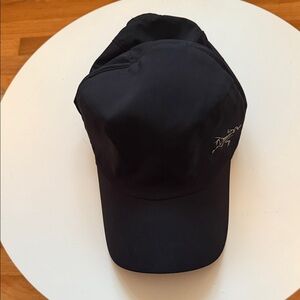 Preowned Men’s OS Black Arcteryx Polyester Adustable hat